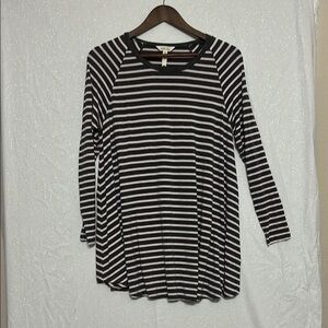 Matilda Jane Charcoal and Pink Relaxed 3/4 Sleeve Tunic. Size Medium